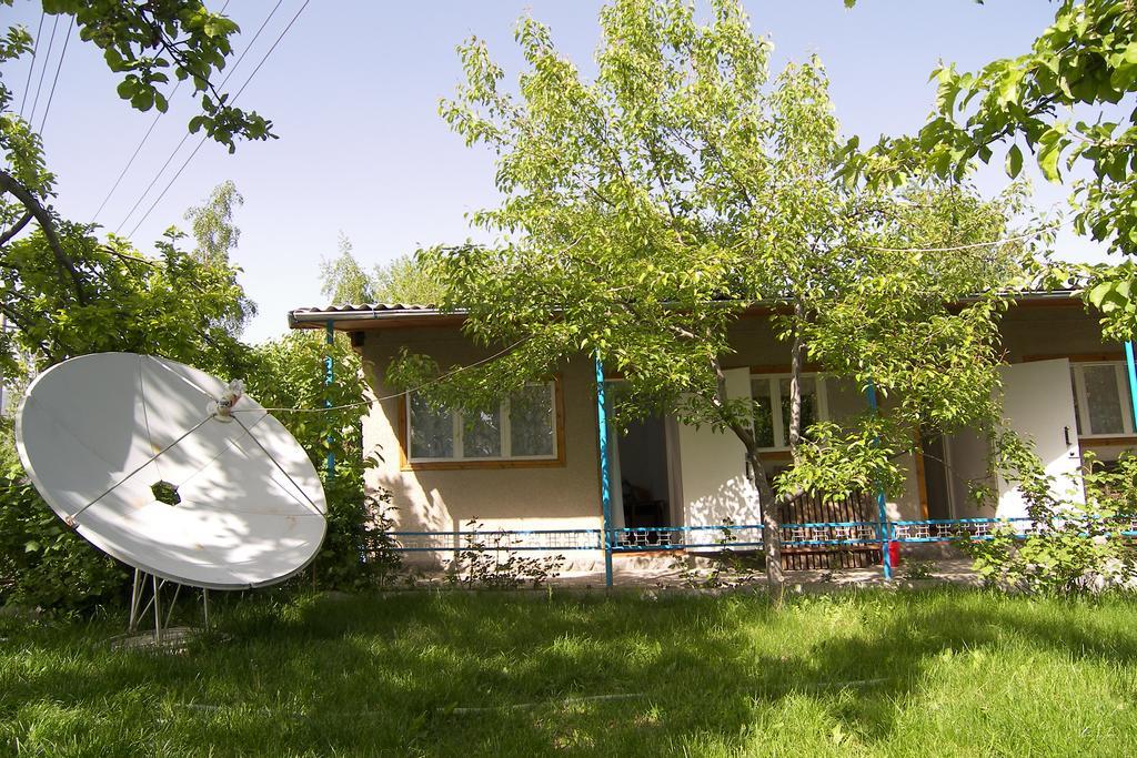 " У Татьяны" Hotel Чолпон-Ата Екстериор снимка